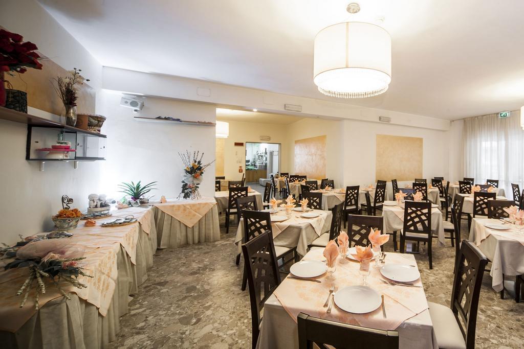 Hotel Marilonda Rimini Exterior photo